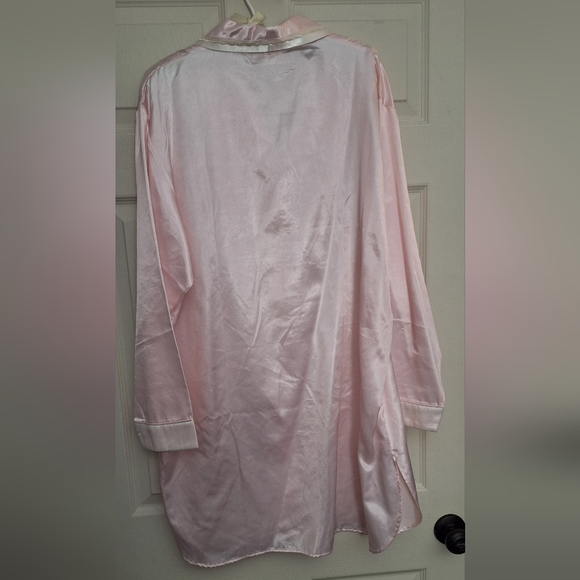 Delicates Womens Pink Satin Nightshirt Nightgown Embroidered Floral Lapel Size L - Picture 2 of 6